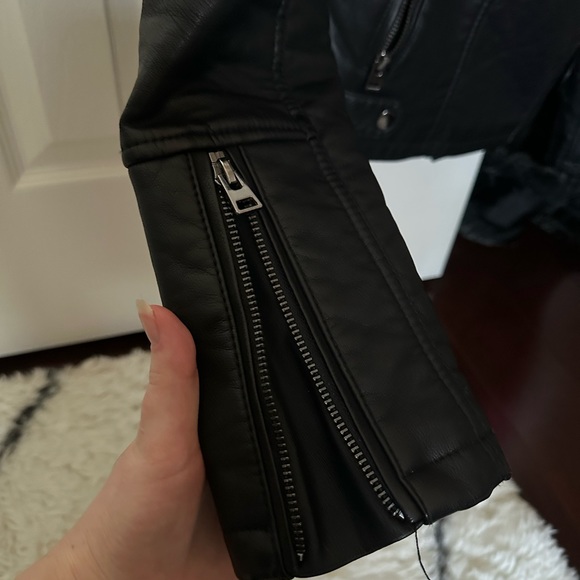 Leather Topshop Jacket w detachable faux fur - Picture 7 of 8